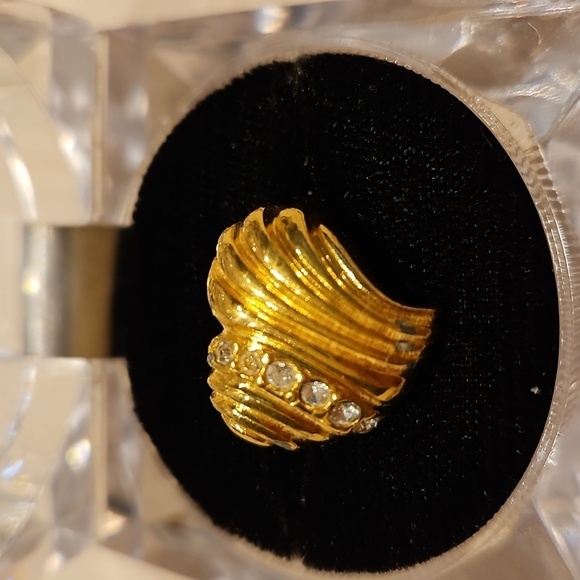 AVON Vintage Rhinestone Heart Shaped and Gold-Tone Ring - Picture 1 of 7